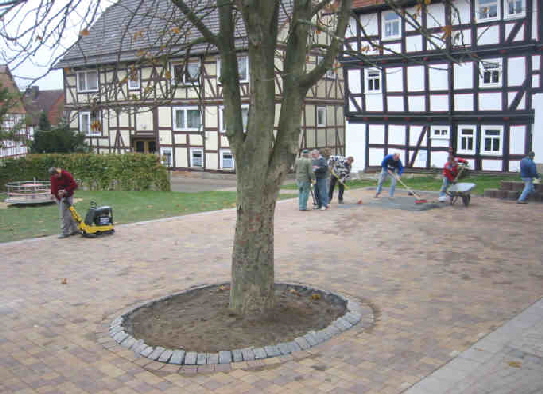 Dorfplatz2003Ende