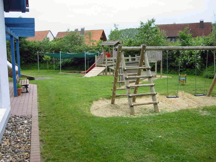 Spielplatz - Juni 2002